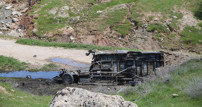 Silopi'de EYP Ã¶Ärenci servisinin geÃ§iÅi sÄ±rasÄ±nda patladÄ±: 2 Ã¶lÃ¼