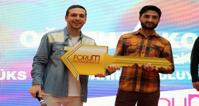 Diyarbakır’da Oğuzhan Koç izdihamı