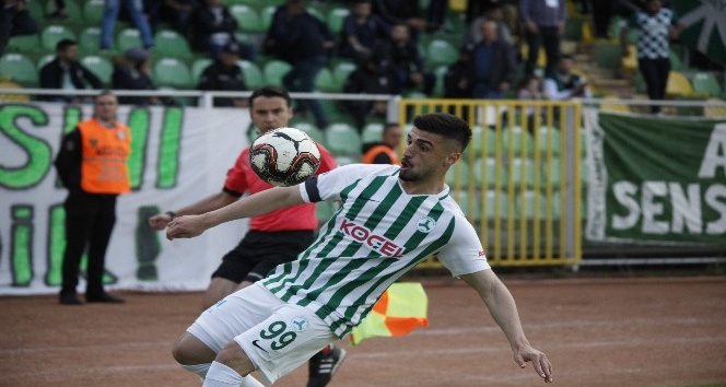 Spor Toto 1. Lig: Giresunspor: 1 - Adana Demirspor: 0 (İlk yarı sonucu)
