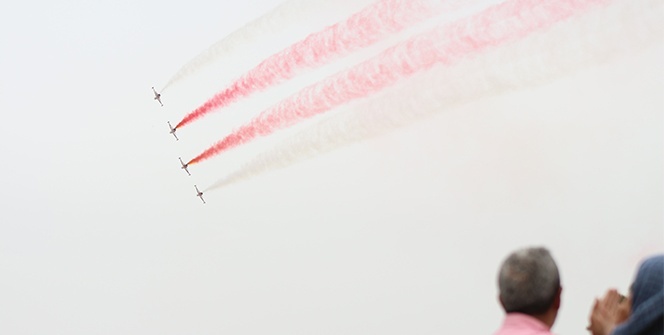 Türk Yıldızları ve Solo Türk'ten nefes kesen gösteri