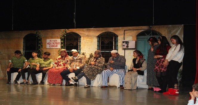 Kilis’te “Ahıl Adama Sermiye” konulu tiyatro gösterisi