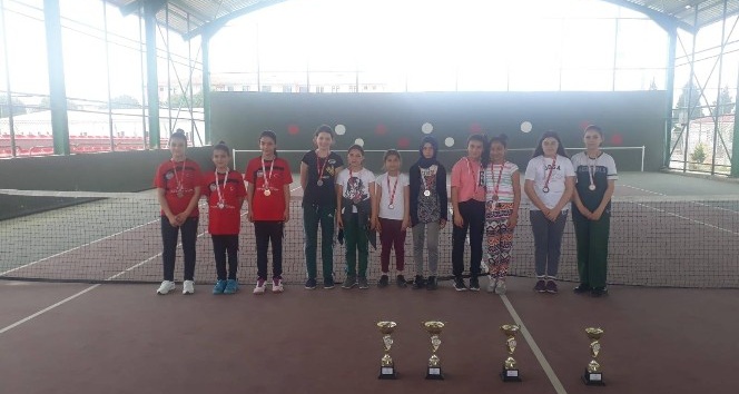 Osmaniye’de Küçük Kızlar Tenis İl Birinciliği