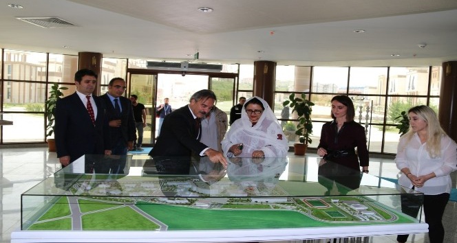 Pakistan Savunma ve Üretim Bakanı Khan Rektör Bağlı’yı ziyaret etti