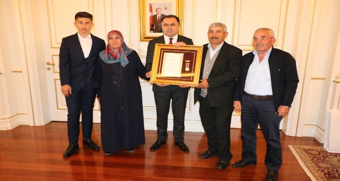 Yozgat’ta şehit ailelerine Devlet Övünç Madalyası ve beratı verildi