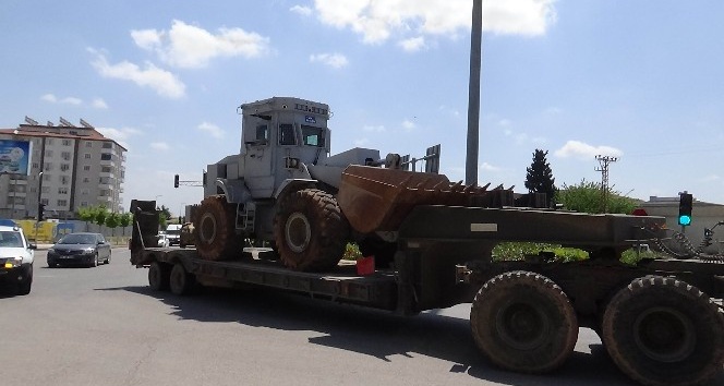 Suriye’ye zırhlı iş makinesi sevkıyatı