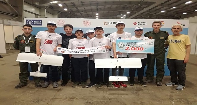 Eskişehir Turgut Reis Mesleki ve Teknik Anadolu Lisesi’nin ‘’Model Uçak Kulübü’nün başarısı