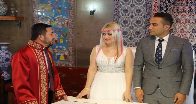 Belediye Başkanı Arı, ilk nikahını kıydı