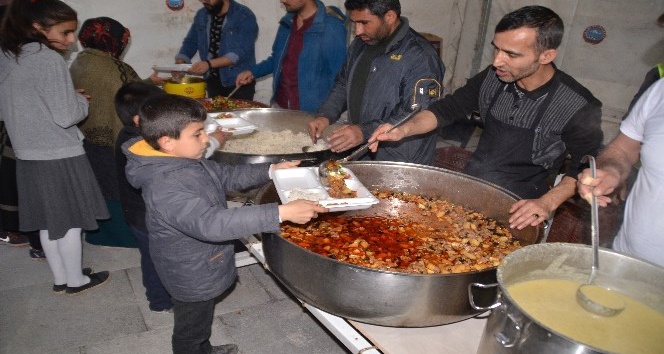 Ağrı Millet Bahçesinde iftar çadırı kuruldu