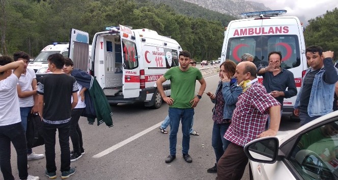 Personel servisi ile tüp yüklü minibüs çarpıştı: 1 ölü, 15 yaralı