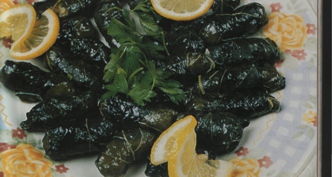 Zeytinyağlı kara lahana dolması tarifi! Zeytinyağlı kara lahana dolması nasıl yapılır?