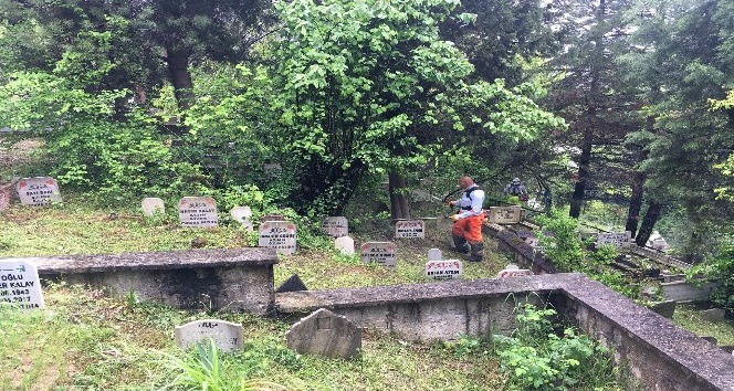 Bartın’da mezarlıklar temizleniyor