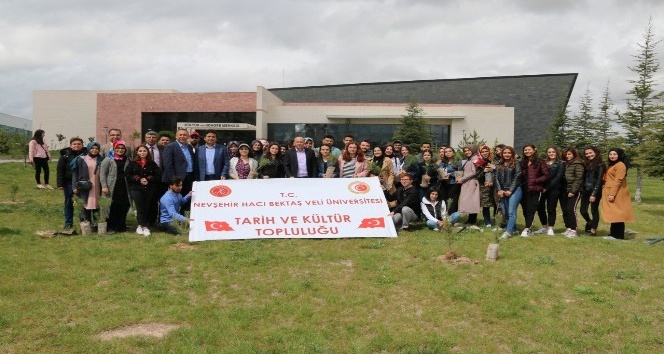 NEVÜ Öğrencileri fidanları toprakla buluşturdu