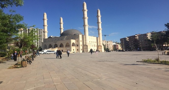 Mardin’de vatandaşlar belediyenin iftar çadırı kurmamasına tepki gösterdi