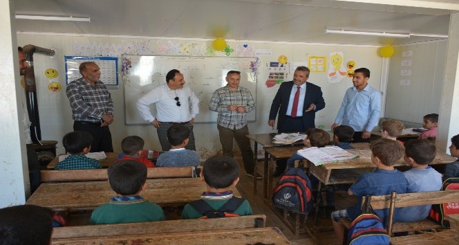 Elazığ’dan Azez’deki okullara yardım