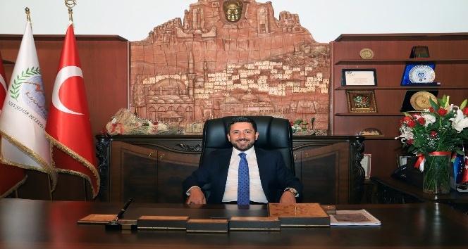 Nevşehir Belediye Başkanı Arı: “Vandallığa destek olan sanatçılara Nevşehir’in kapısı kapalı”