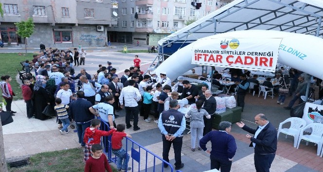 Diyarbakır Siirtliler Derneği’nden 2 bin kişilik iftar çadırı