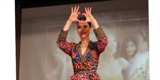 İAÜ İletişim Ödülleri’nde ünlüler geçidi