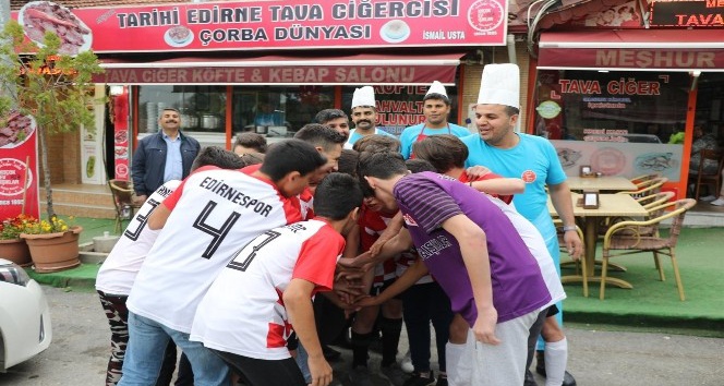 Edirne’de esnaftan genç sporculara destek