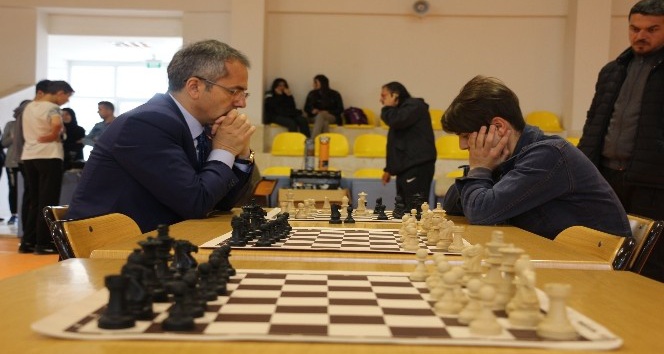 Tosya’da lise öğrencilerine yönelik satranç turnuvası düzenlendi
