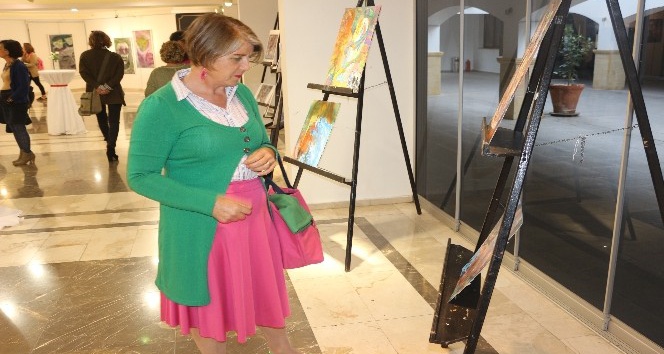 “Altı Üstü Sanat” karma resim sergisi Marmaris’te açıldı