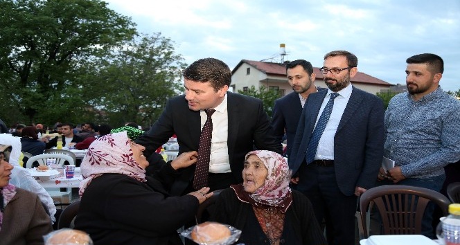 Aksaray Belediyesinin ilk iftarında 2 bin kişi bir araya geldi