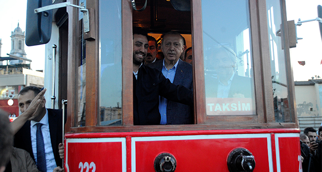 Cumhurbaşkanı nostaljik tramvay ile iftara geldi