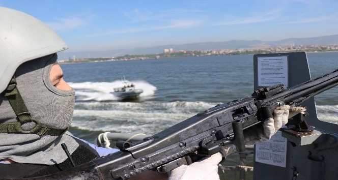 Deniz Kurdu tatbikatında savaş gemilerine saldıran terörist botlar püskürtüldü