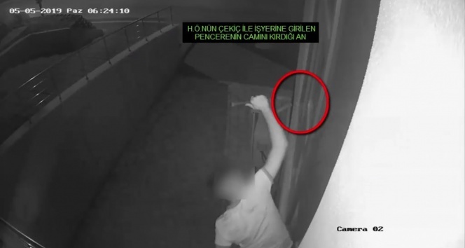 Televizyon hırsızları güvenlik kamerasına yakalandı