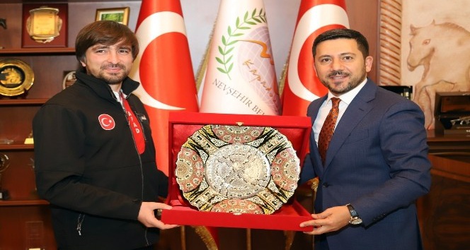 AFAD Başkanı Güllüoğlu, Belediye Başkanı Arı’yı ziyaret etti