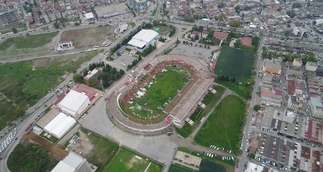 Taraftarlar yıkılan stada kitap yazdı