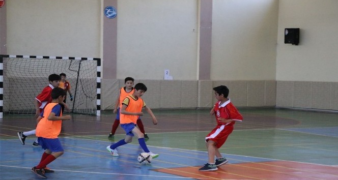 Küçükler Futsal müsabakaları başladı