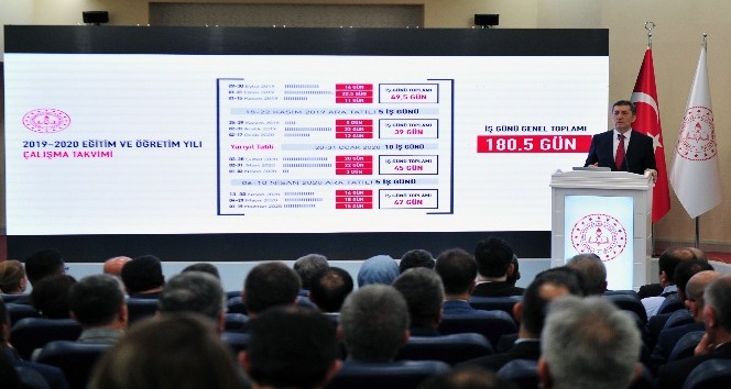 Milli Eğitim Bakanı Ziya Selçuk, &quot;Yeni dönemde öğrencilerin okula gitme süresi 180 buçuk gün olacak&quot; dedi.