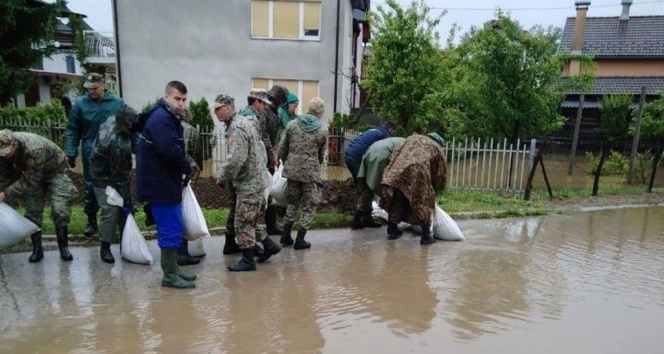 Bosna Hersek&#039;te yaşanan taşkınlar hayatı felç etti