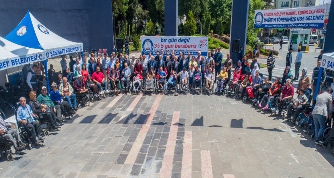 Şahinbey’de 42 engelliye tekerlekli sandalye