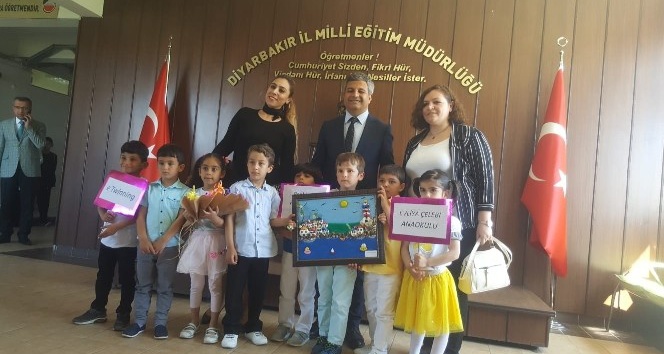 Minik öğrenciler öğretmenleri ile birlikte Milli Eğitim Müdürü Taşçıer’i ziyaret etti