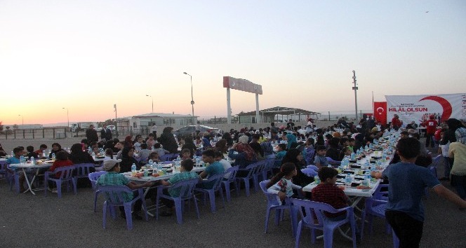 Elbeyli’de 10 bin 500 Suriyeliye iftar yemeği