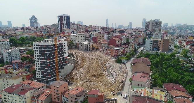 Kağıthane’de yıkılan binaların enkaz alanı havadan görüntülendi