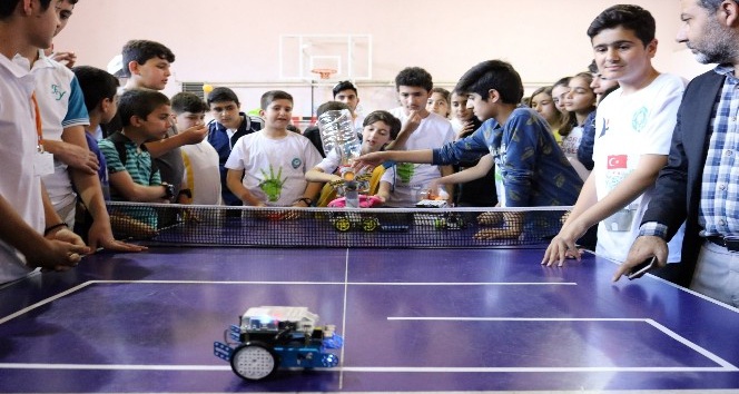 Diyarbakır’da öğrenciler teknolojide hünerlerini sergiledi