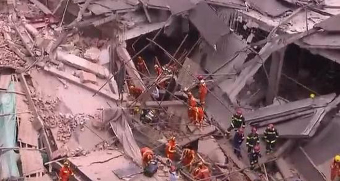 Çin&#039;de bina çöktü, 20 kişi enkaz altında kaldı
