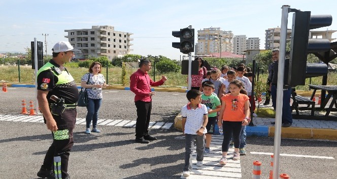 Erdemli Belediyesi’nden öğrencilere ücretsiz trafik eğitimi