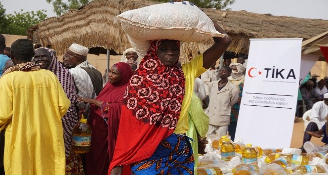 TİKA’dan Nijer’de bin aileye gıda yardımı