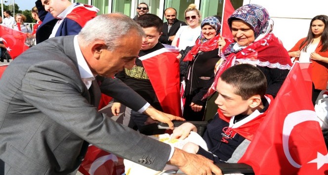 Başkan Çebi engelli gençleri askere uğurladı