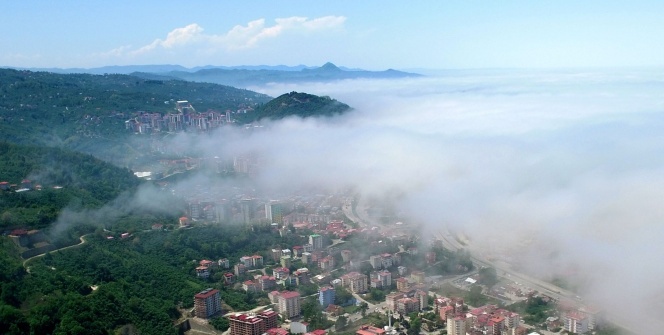 Karadeniz’de sisin denizle dansı göz kamaştırdı