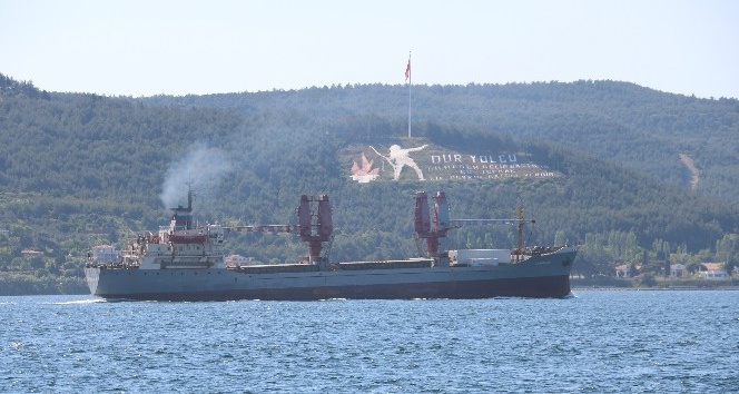 Rus askeri kargo gemisi boğazdan geçti