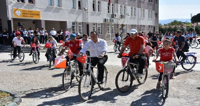 Başkan Dutlulu öğrencilerle birlikte pedal çevirdi