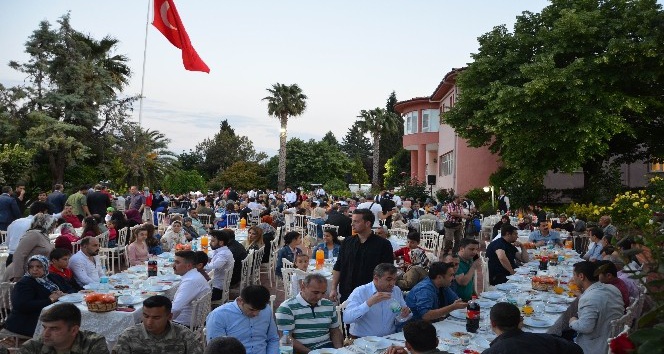 Vali Soytürk şehit ailelerine iftar verdi