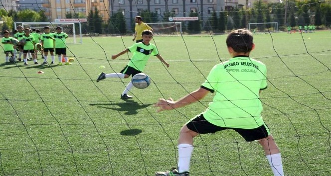 Aksaray Belediyesi yaz spor okulu kayıtları başladı