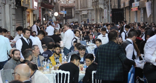 TİGSAD&#039;ın festival tadındaki iftarında yüzlerce kişi bir araya geldi