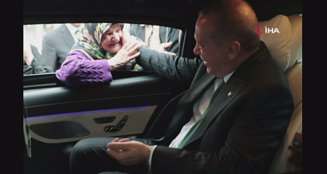 Cumhurbaşkanı Erdoğan ile yaşlı teyzenin gülümseten sohbeti
