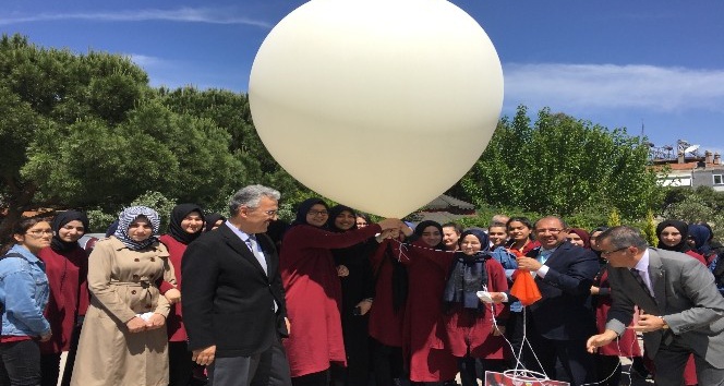 Türk bayraklı meteoroloji balonu gökyüzüne uçuruldu